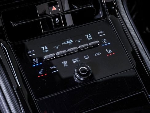 Used 2025 Porsche Panamera 4 image 24