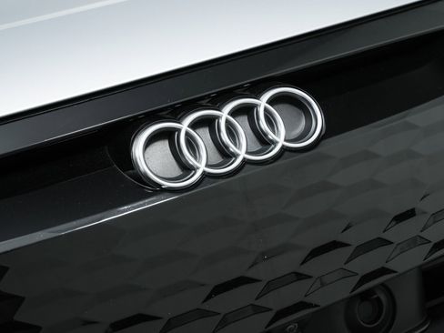 Used 2022 Audi e-tron GT Prestige image 11