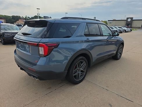 Used 2025 Ford Explorer ST AWD/4WD image 4