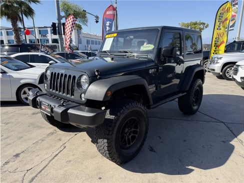 Used 2017 Jeep Wrangler Sport w/ Connectivity Group AWD/4WD image 3