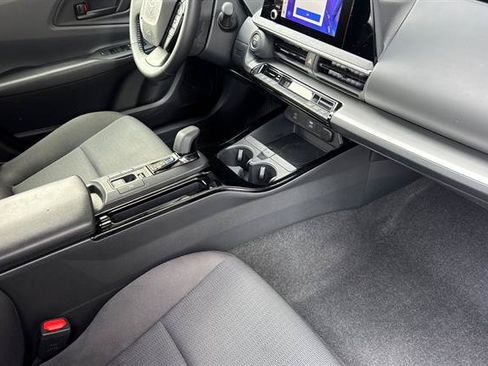 Used 2025 Toyota Prius LE FWD image 17