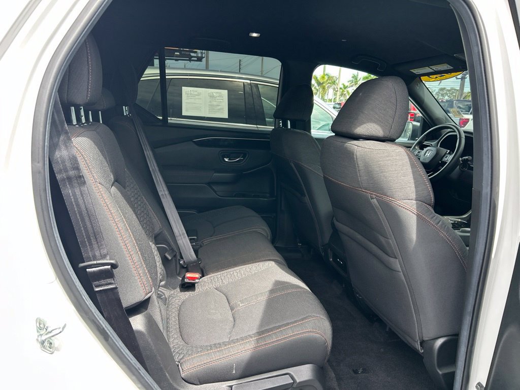 Used 2025 Honda Pilot Sport image 43