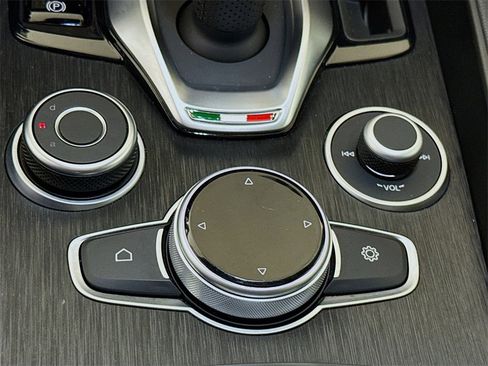 Used 2023 Alfa Romeo Giulia Sprint image 11