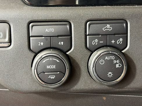 Used 2023 Chevrolet Silverado 1500 LT AWD/4WD image 12