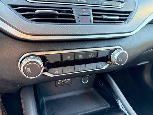 Used 2023 Nissan Altima 2.5 SR FWD image 19