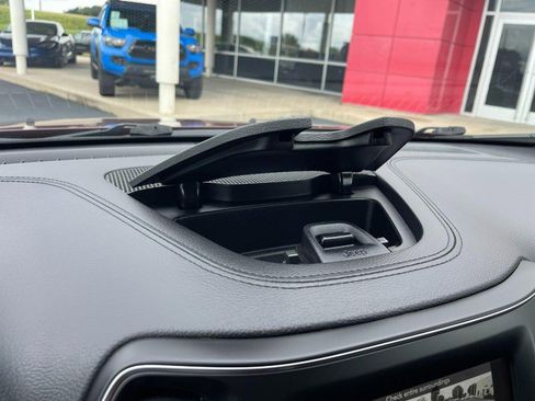 Used 2019 Jeep Cherokee Latitude Plus w/ Safety Group image 37