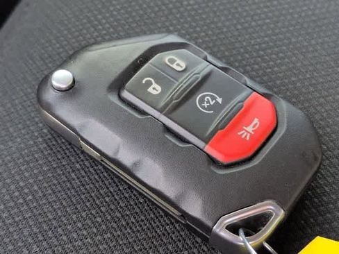 Used 2018 Jeep Wrangler Unlimited Sport S AWD/4WD image 34