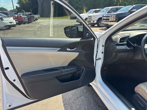 Used 2017 Honda Civic Touring image 11