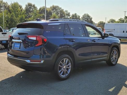 Used 2023 GMC Terrain SLT image 3