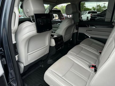 Used 2024 Jeep Wagoneer L 4WD w/ Rear Seat Video Group 1 image 16