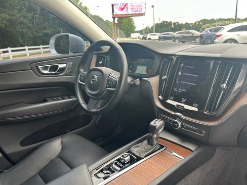 Used 2021 Volvo XC60 T5 Momentum w/ Advanced Package FWD image 38