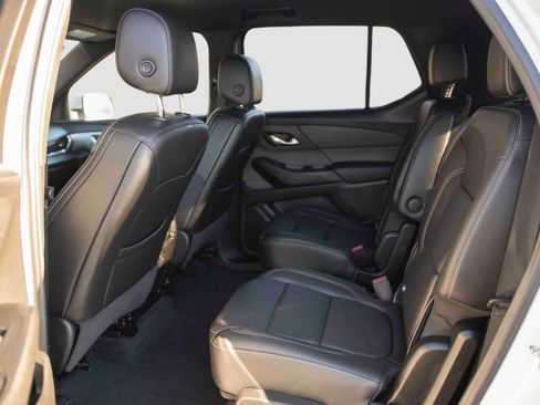 Used 2023 Chevrolet Traverse LT image 12