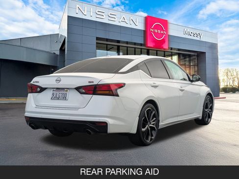 Used 2023 Nissan Altima 2.5 SR w/ SR Premium Package image 8
