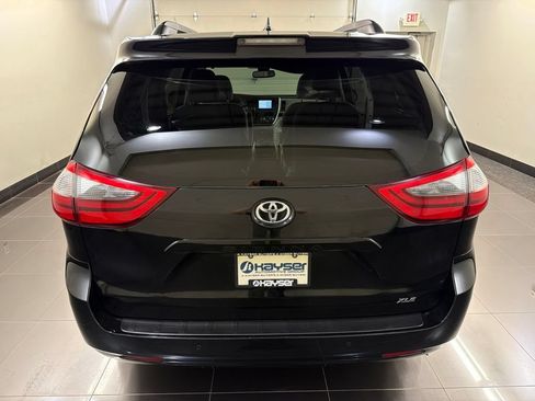Used 2020 Toyota Sienna XLE Premium FWD image 5