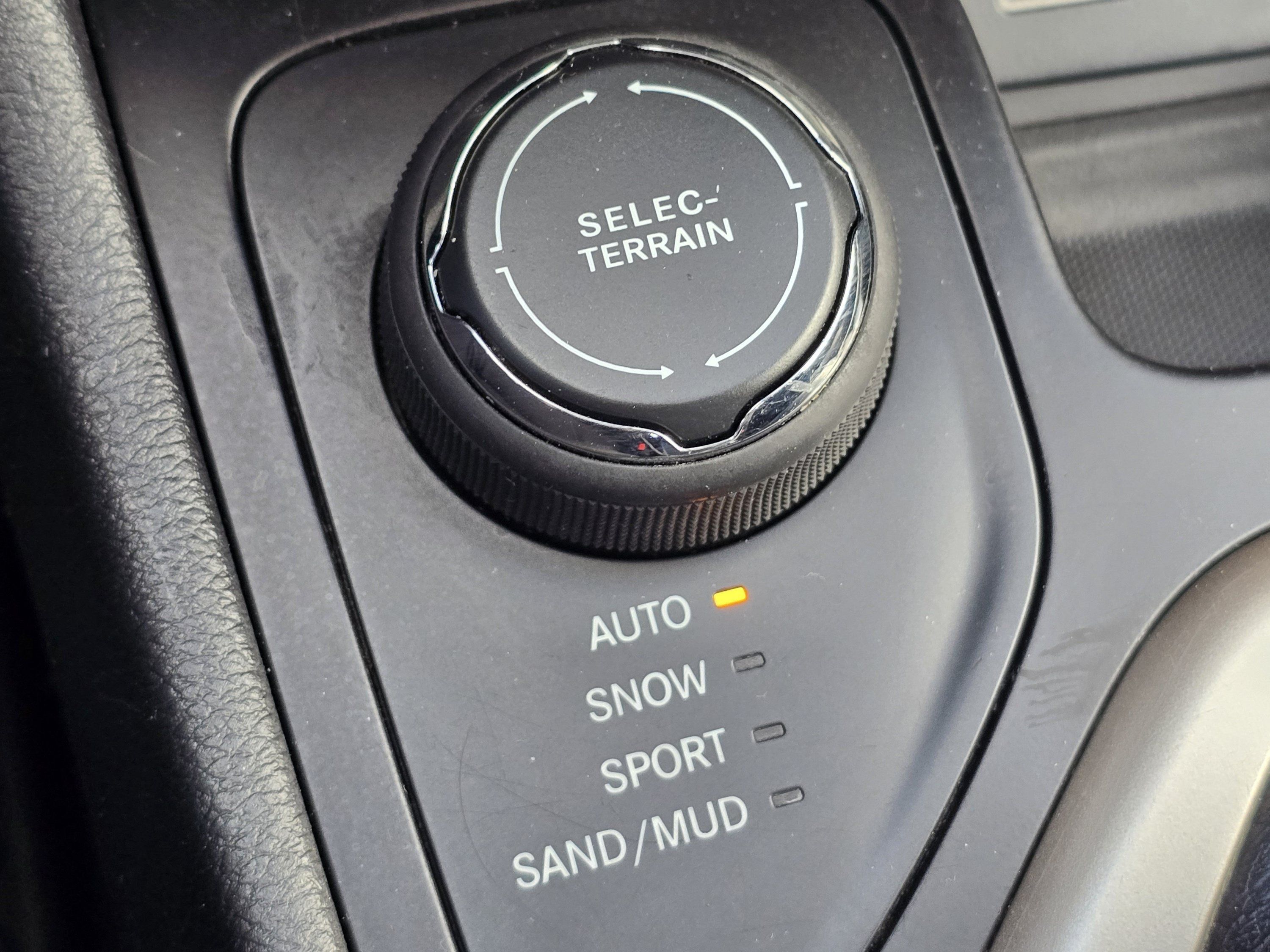 Used 2015 Jeep Cherokee Sport w/ Cold Weather Group AWD/4WD image 12