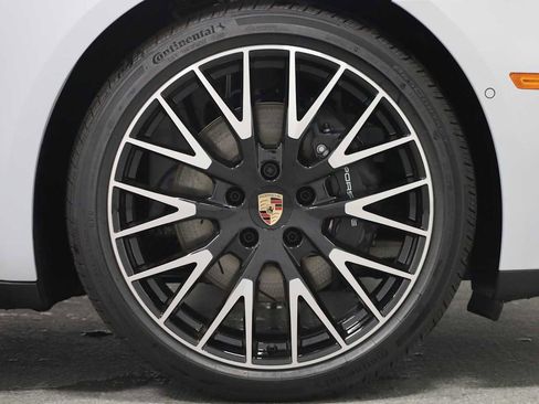 Certified 2025 Porsche Panamera 4 AWD/4WD image 12