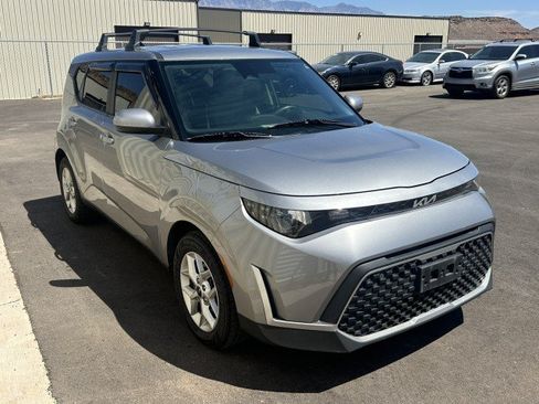 Used 2023 Kia Soul LX w/ LX Technology Package FWD image 4
