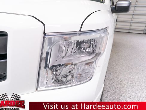 Used 2022 Nissan Titan SV RWD image 8