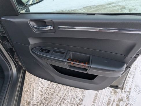 Used 2010 Chrysler 300 Limited image 29