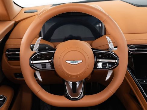 Used 2025 Aston Martin DB12 Convertible image 32