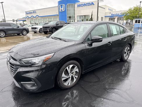 Used 2025 Subaru Legacy Premium AWD/4WD image 2