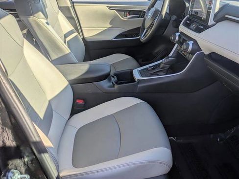 Used 2025 Toyota RAV4 XLE Premium image 20