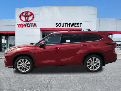 New 2026 Toyota Highlander Limited AWD/4WD image 3