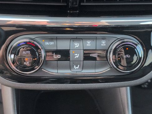 Used 2025 Buick Envista Sport Touring image 17