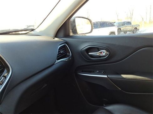 Used 2022 Jeep Cherokee Limited image 21