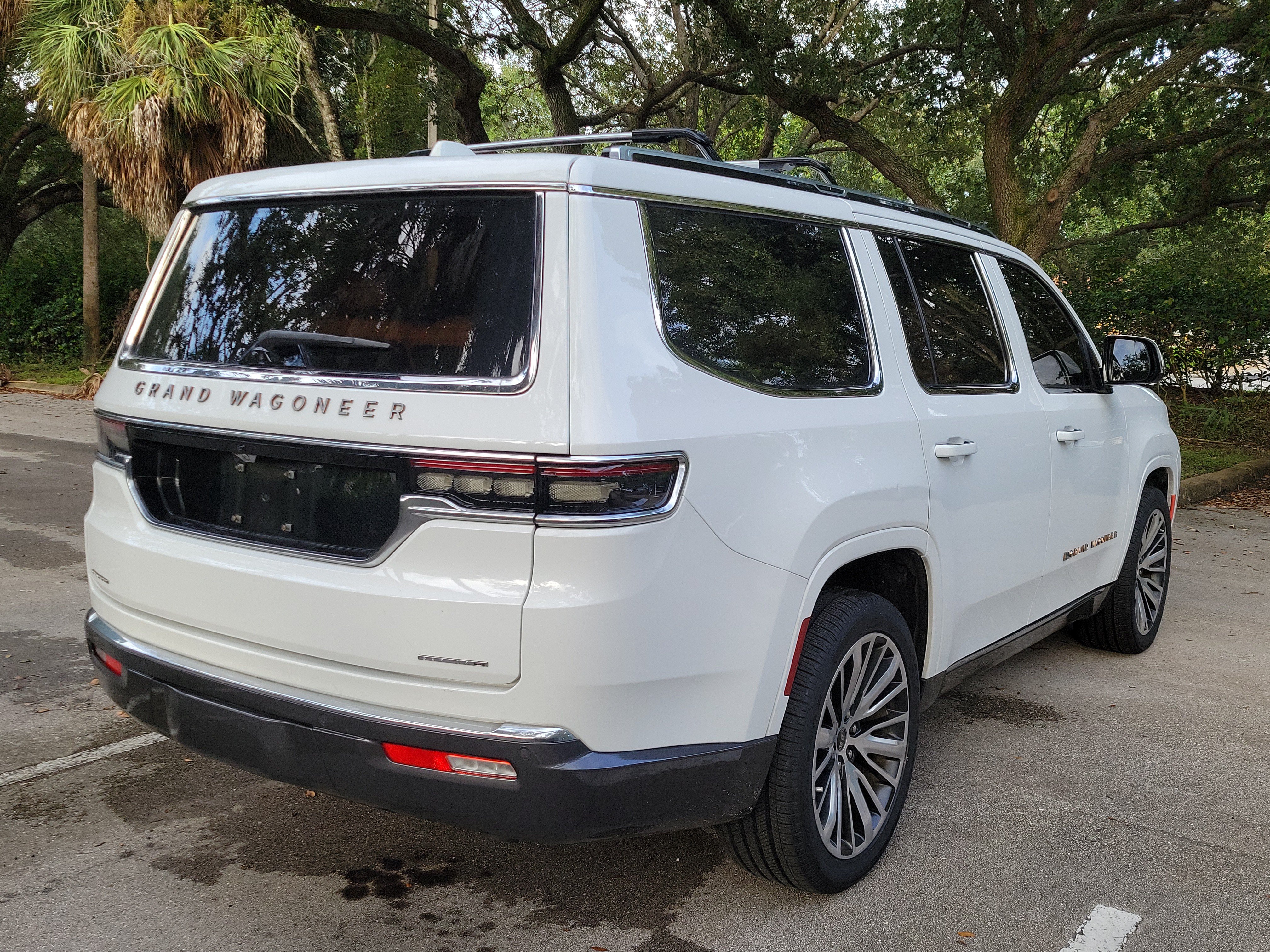Used 2022 Jeep Grand Wagoneer Series III AWD/4WD image 6
