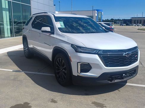 Used 2023 Chevrolet Traverse RS FWD image 17