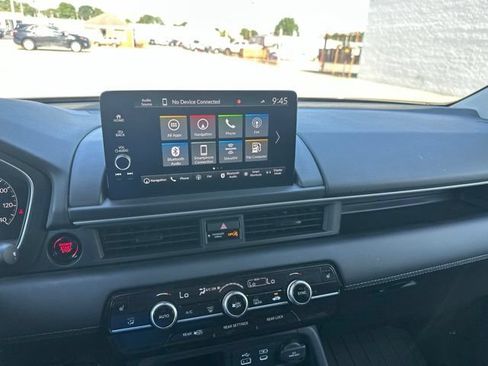Used 2025 Honda Pilot Touring image 14