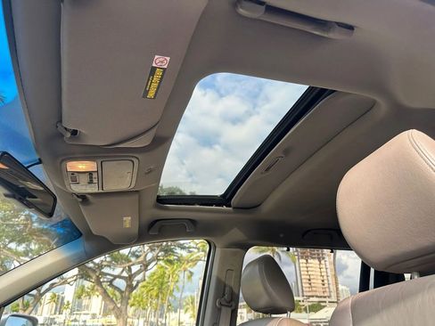 Used 2010 Honda Odyssey EX-L image 16