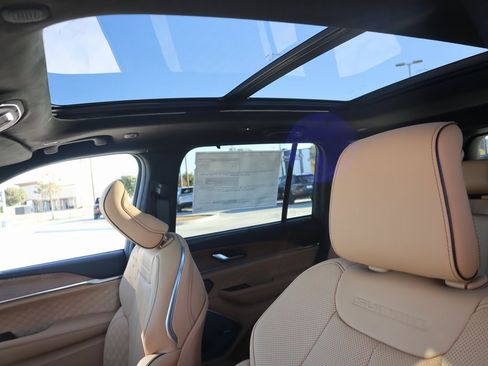 New 2025 Jeep Grand Cherokee Summit image 16