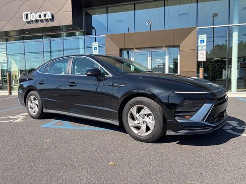Used 2025 Hyundai Sonata SE FWD image 2