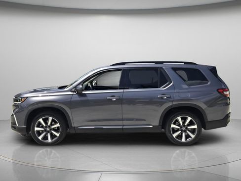 Used 2024 Honda Pilot Touring image 4