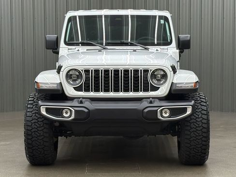 Used 2025 Jeep Wrangler Unlimited Sahara AWD/4WD image 8