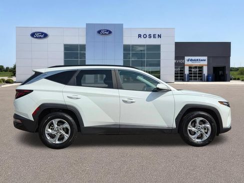 Used 2024 Hyundai Tucson SEL FWD image 2