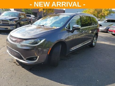 Used 2019 Chrysler Pacifica Limited FWD image 7