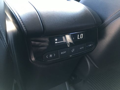 Certified 2022 Toyota Highlander XLE AWD/4WD image 28