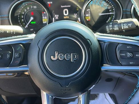 Used 2022 Jeep Wrangler Unlimited Rubicon 4xe w/ Cold Weather Group AWD/4WD image 12