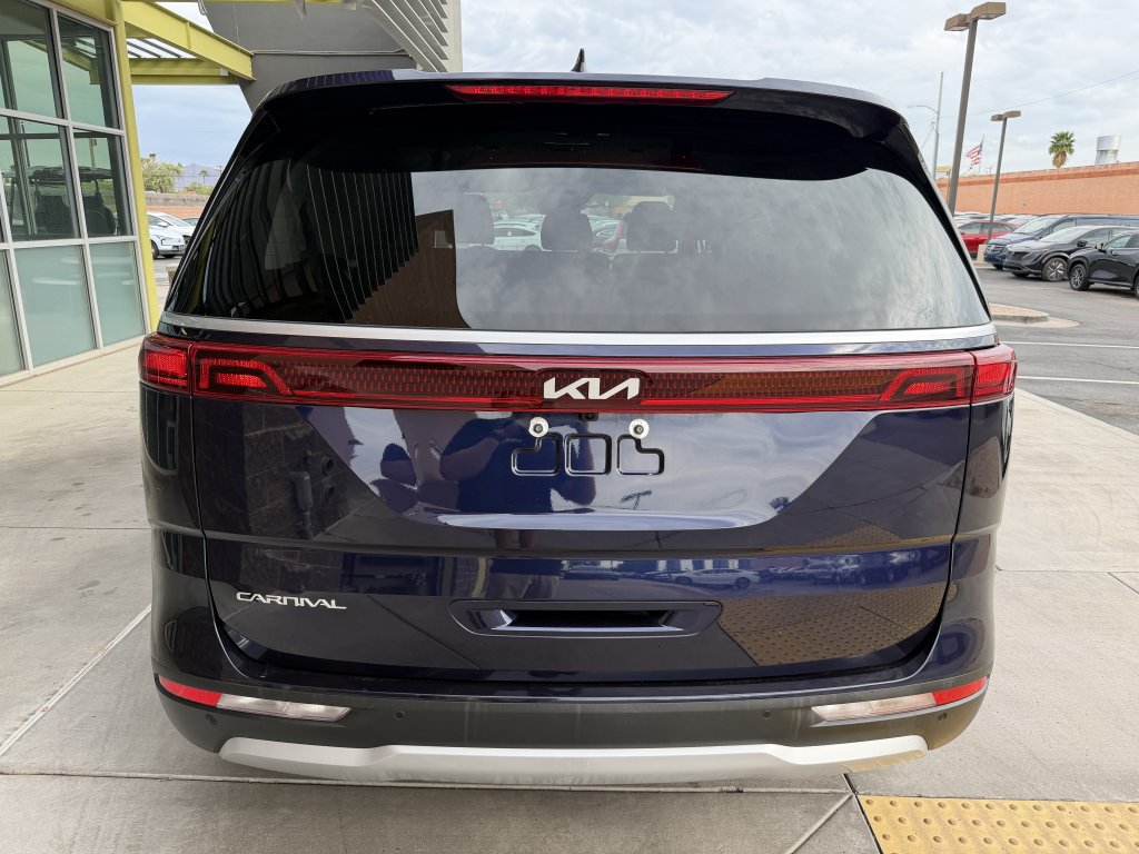 Used 2024 Kia Carnival LX FWD image 13