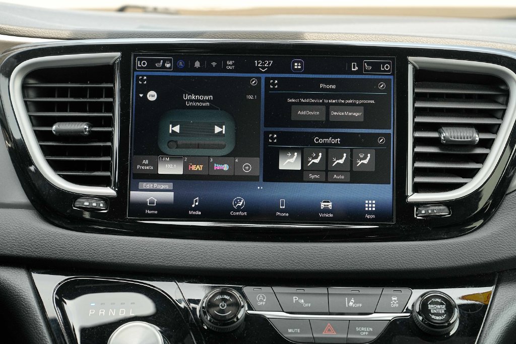 Used 2026 Chrysler Pacifica Select FWD image 31