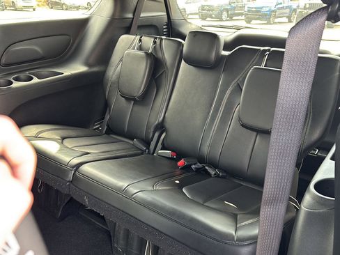 Used 2025 Chrysler Pacifica Select image 8