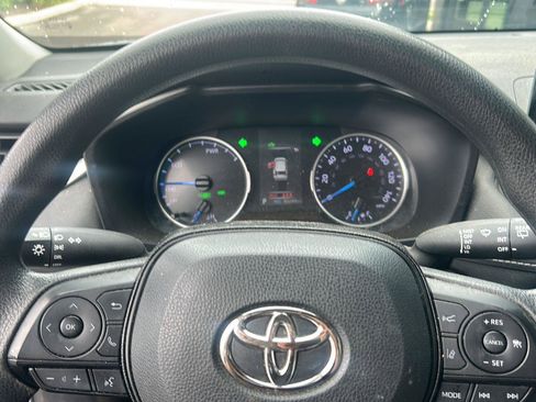 Used 2019 Toyota RAV4 LE w/ Carpet Mat Package AWD/4WD image 15