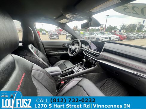 Used 2025 Jeep Compass Trailhawk AWD/4WD image 19