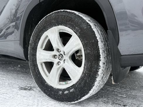 Used 2023 Toyota Highlander LE image 11