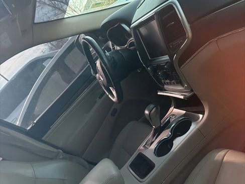 Used 2017 Jeep Grand Cherokee Limited image 5