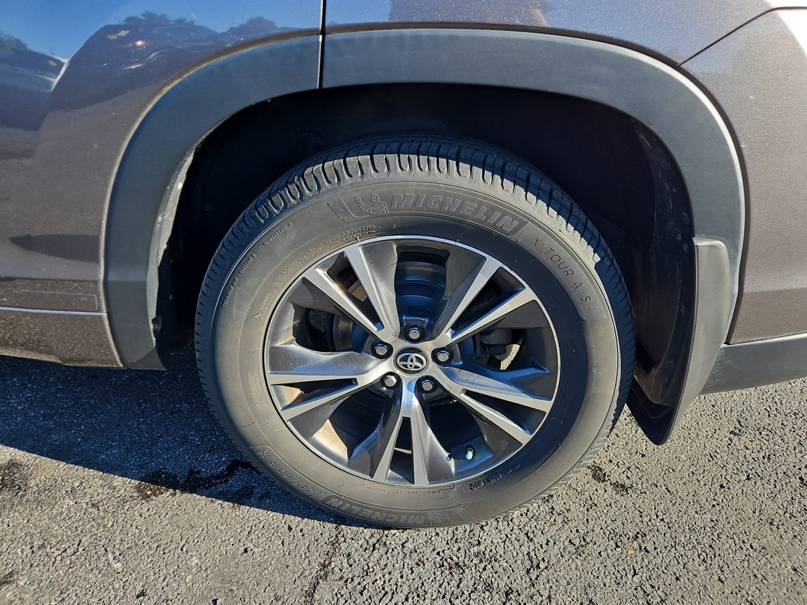 Used 2016 Toyota Highlander XLE AWD/4WD image 16