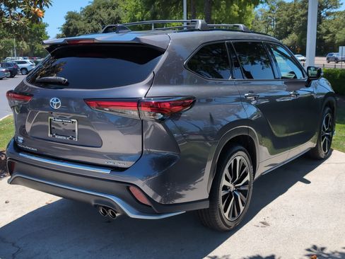 Used 2022 Toyota Highlander XSE AWD/4WD image 10